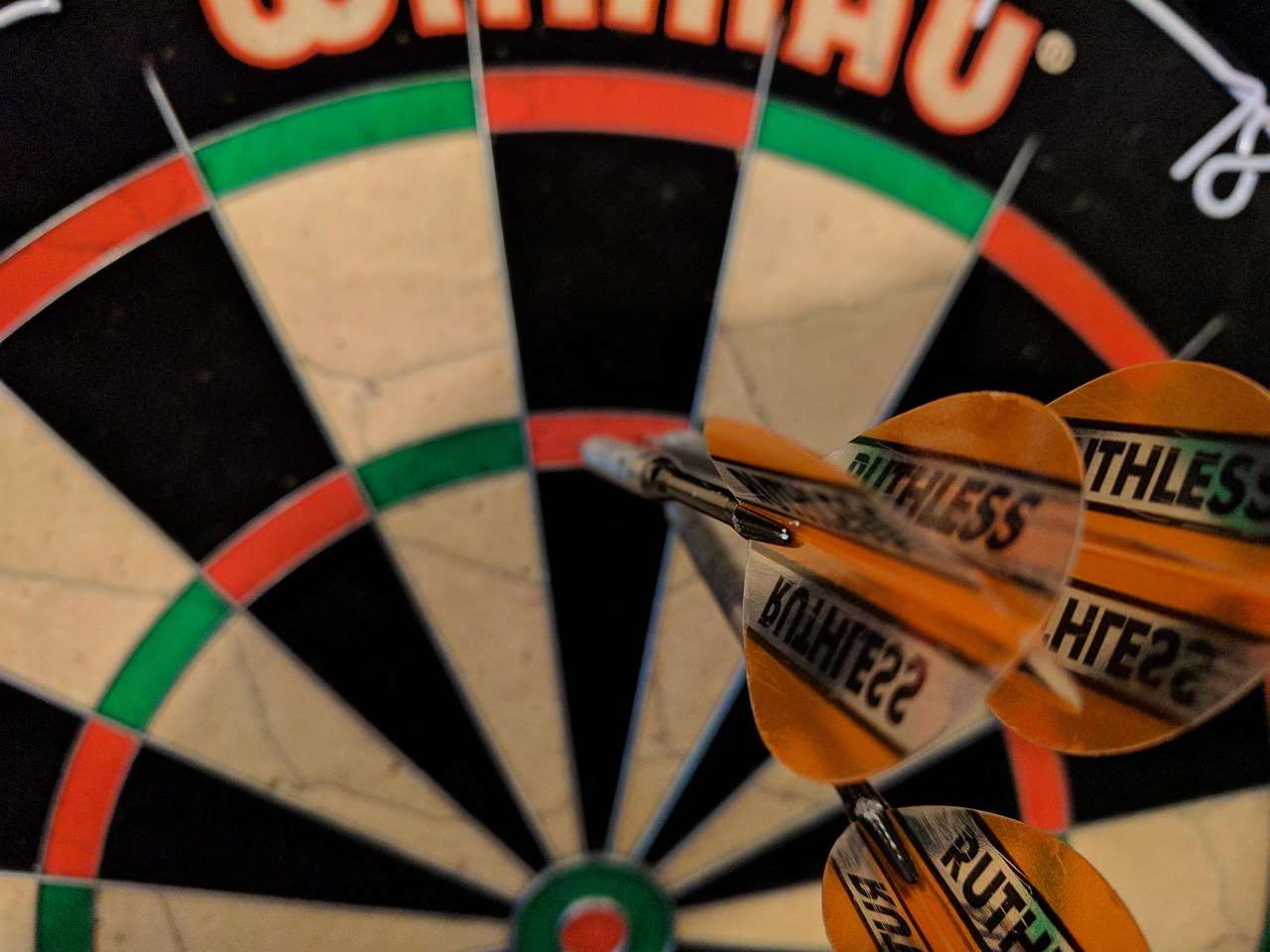 Gemeenschappelijke pijltjes die fouten gooien om te vermijden Common dart throwing mistakes to avoid