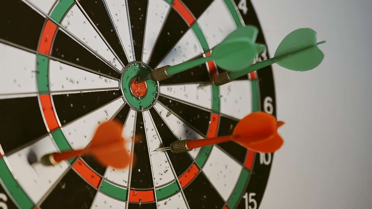 Common dart throwing mistakes to avoid Common dart throwing mistakes to avoid