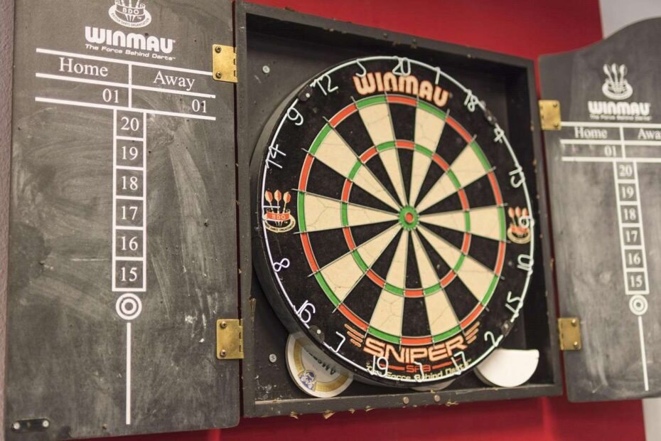 how darts is played